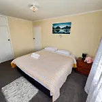 Spacious 3 Bedroom Near Skyline-5 Min Walk