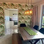 Home With Spa, Sauna, Garden In Prime Location