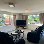 Room In Prime Location House With Spa And Sauna