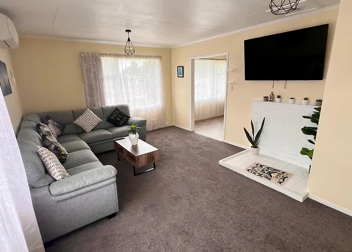 Spacious 3 Bedroom Near Skyline-5 Min Walk