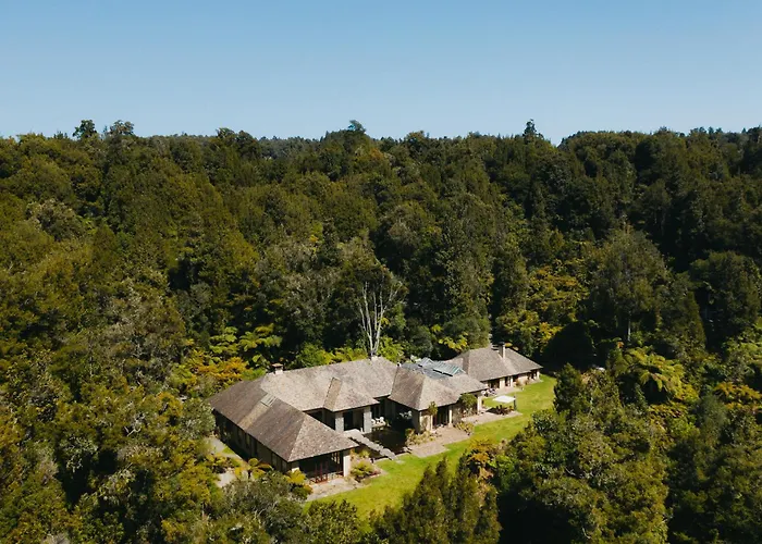 Treetops Lodge & Estate