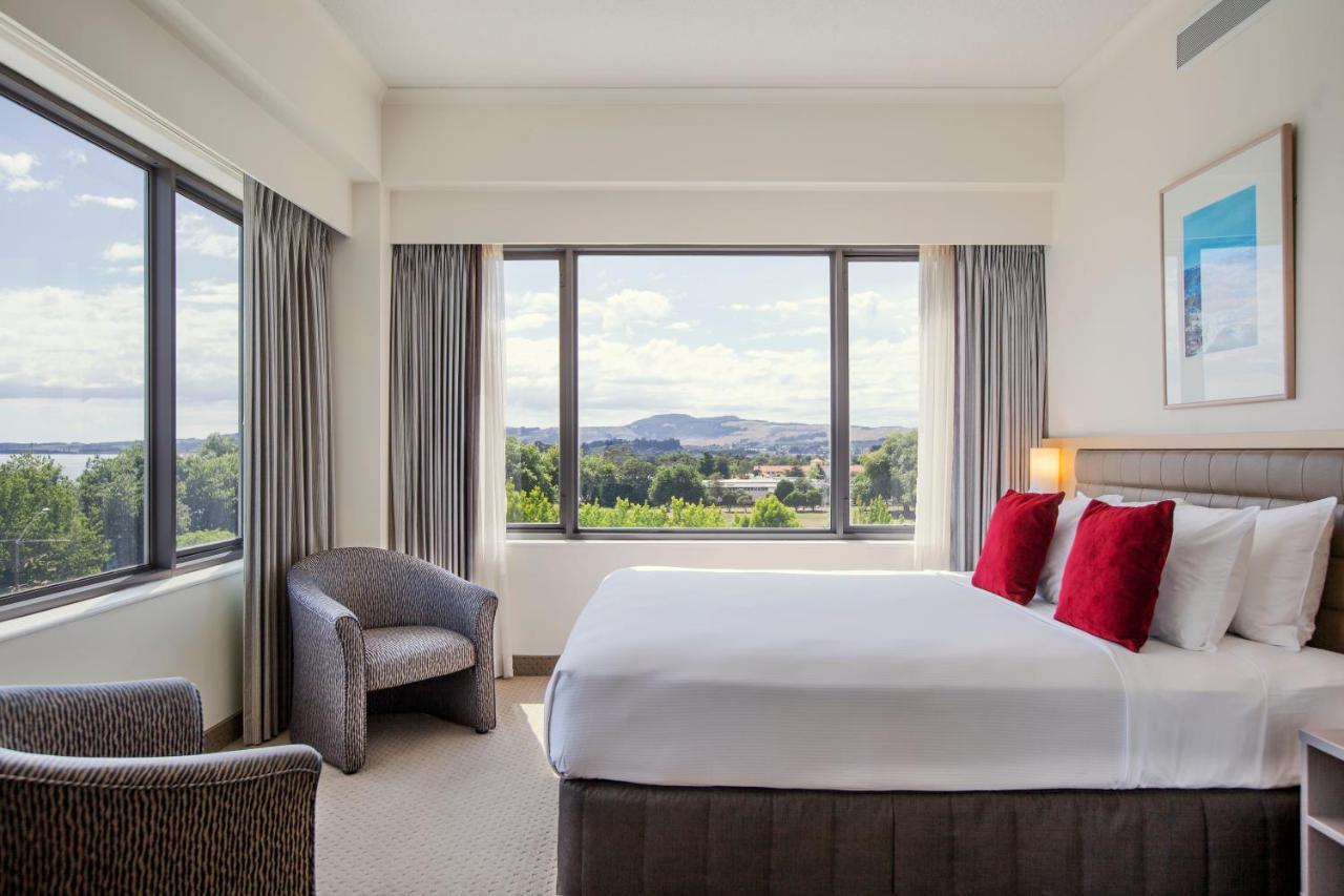 Novotel Lakeside 4*