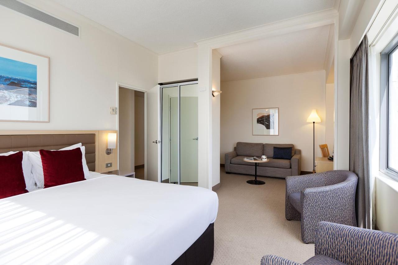 Novotel Lakeside Hotel