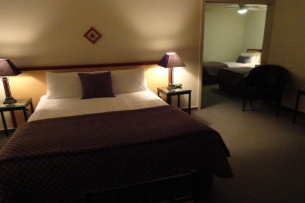 280 & 284 - Refurbished Modern Motel 4*