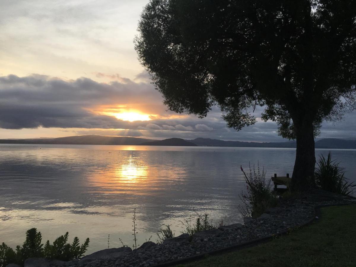 Tranquility Lakefront * Rotorua