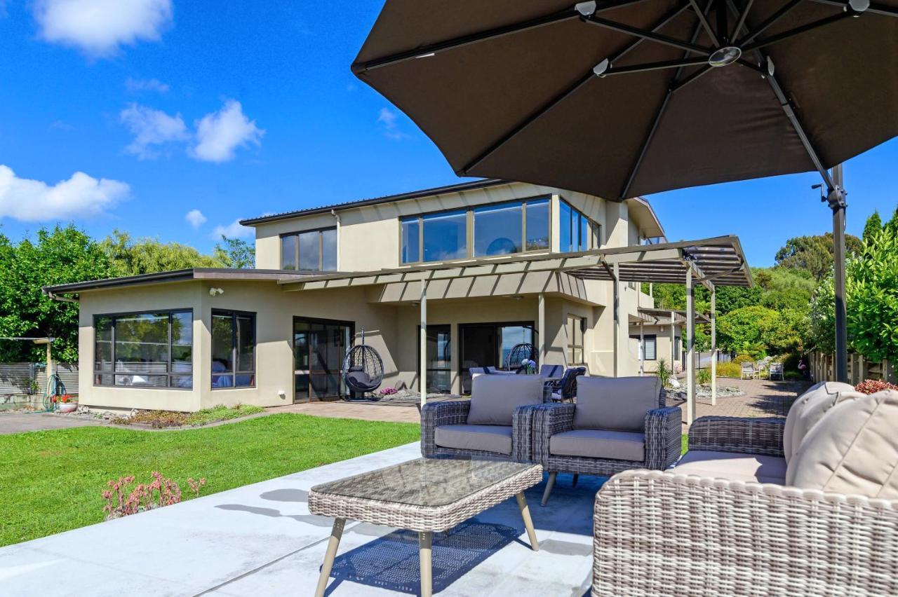 Tranquility Lakefront Holiday home *