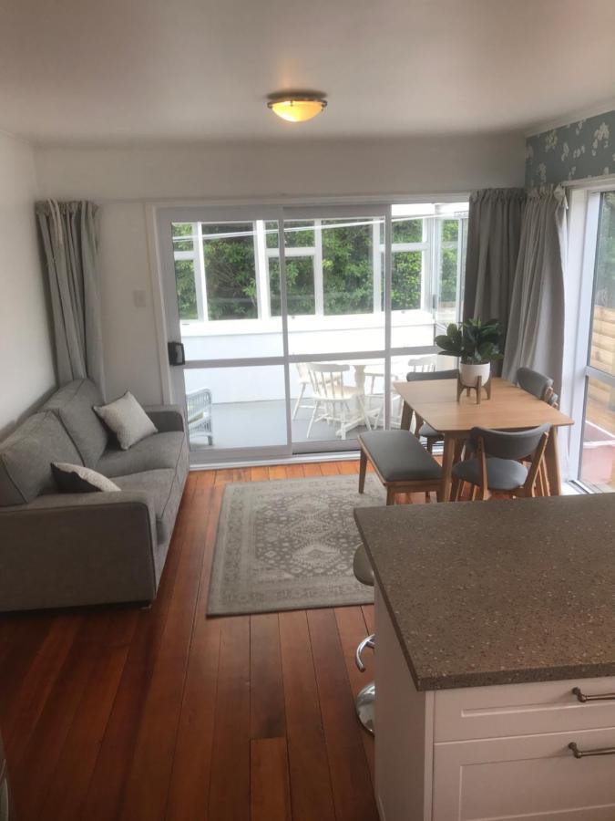 Eastside House + Separate Contained Sleepout Holiday home