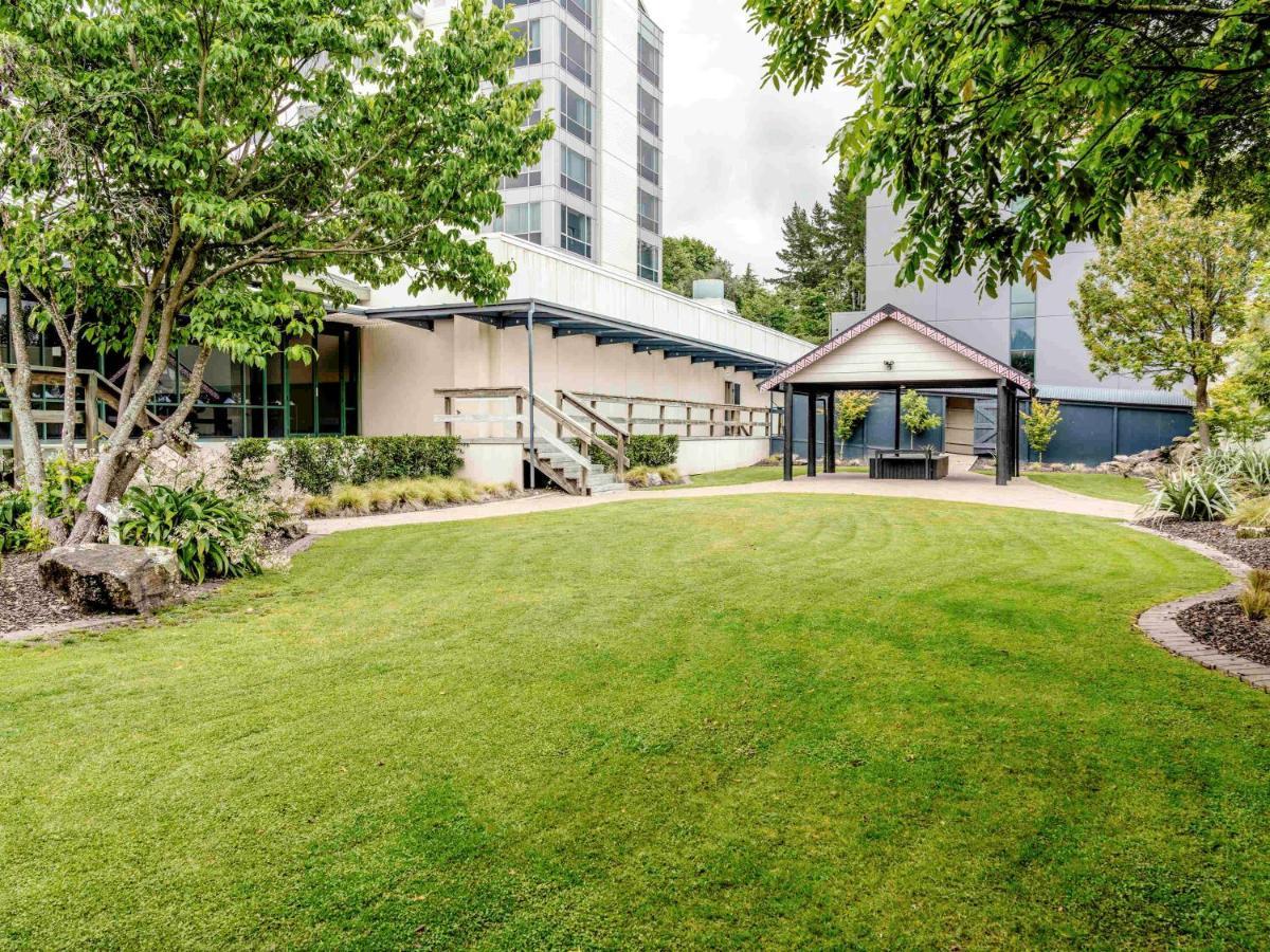 Novotel Lakeside Hotel