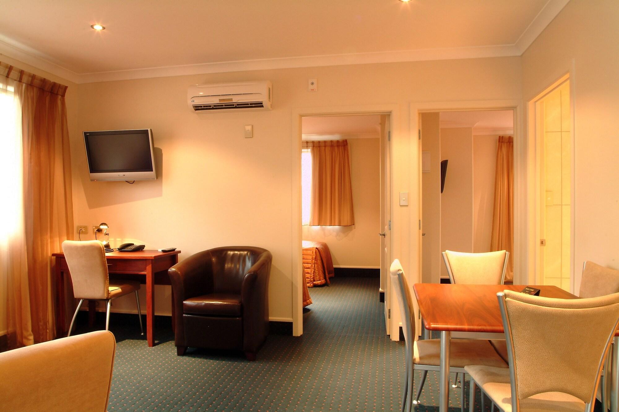 284 - Refurbished Modern 4*