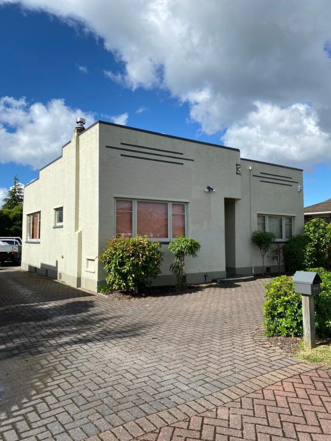 Art Deco 2 Bedroom House *