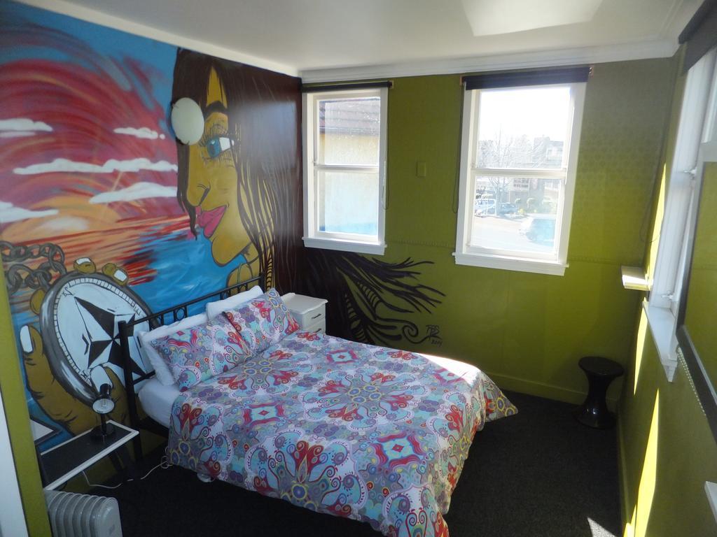 Crash Palace Backpackers *