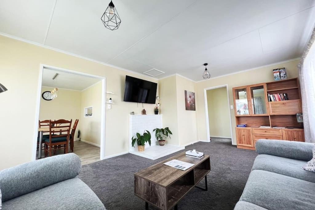 Spacious 3 Bedroom Near Skyline-5 Min Walk