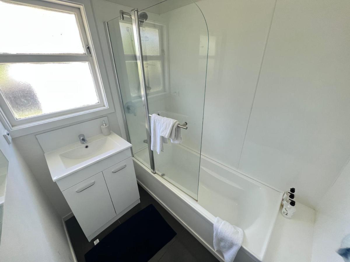 Spacious 3 Bedroom Near Skyline-5 Min Walk