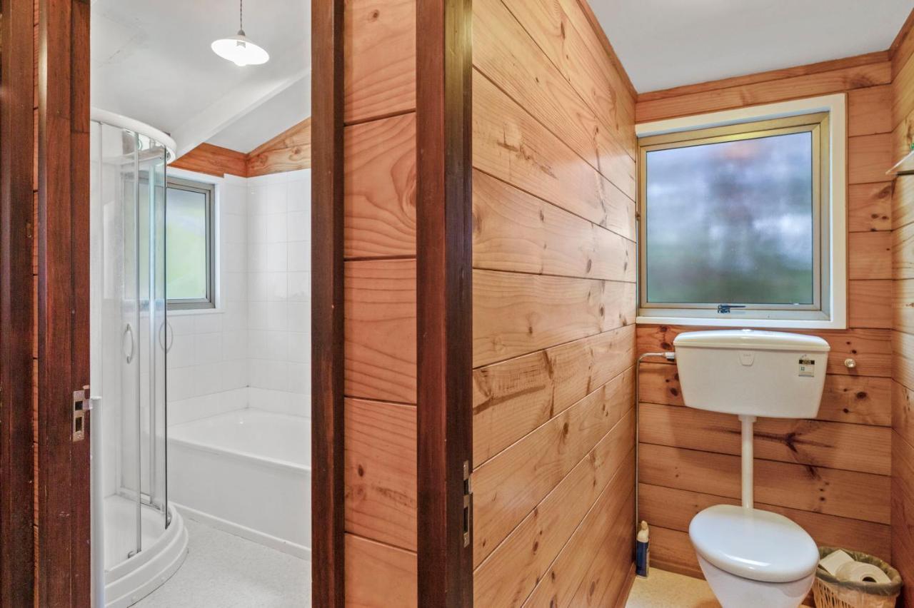 Gisborne Point Retreat - Rotoiti Holiday home Rotorua