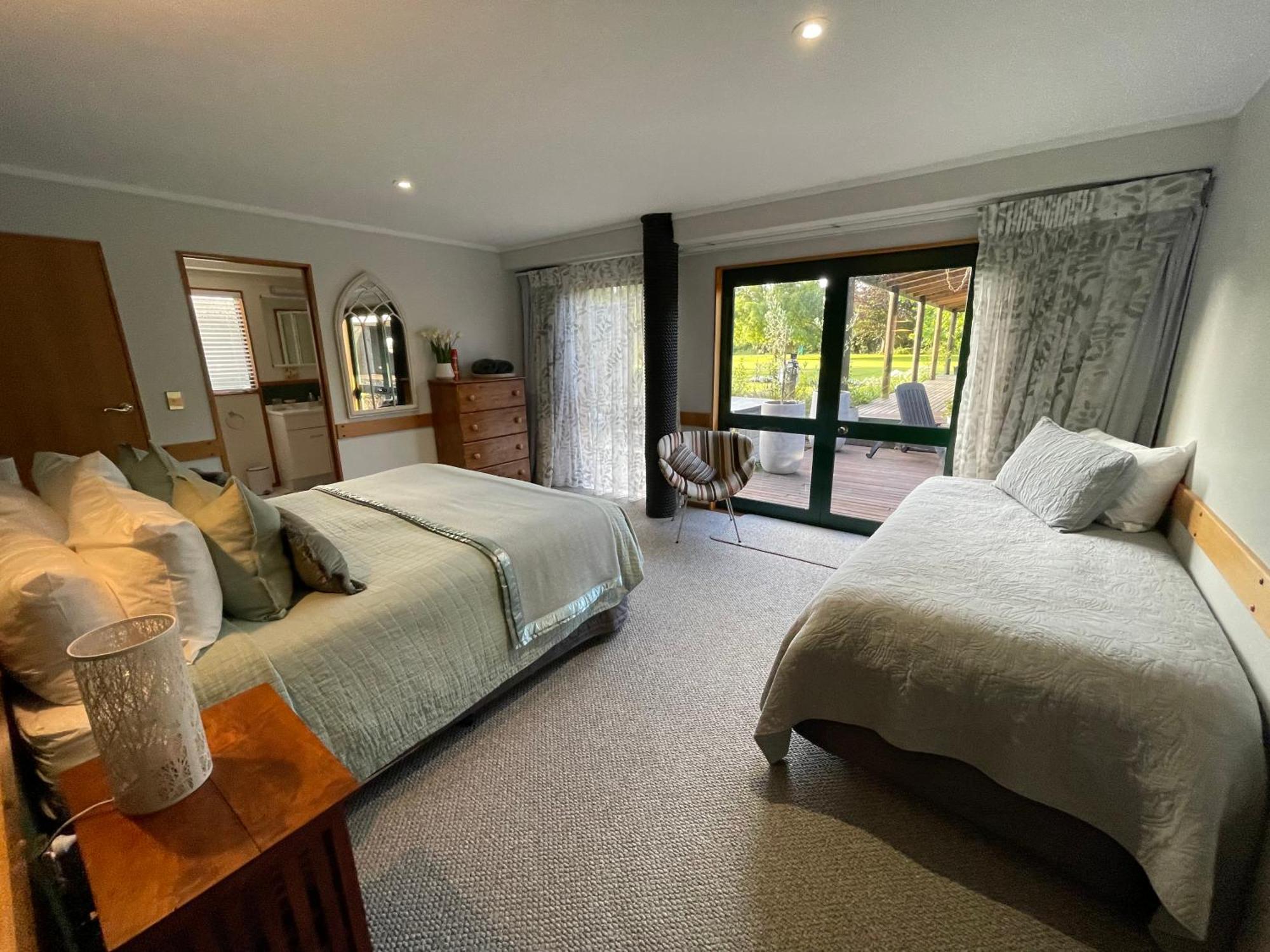 Tikitere Lodge,
