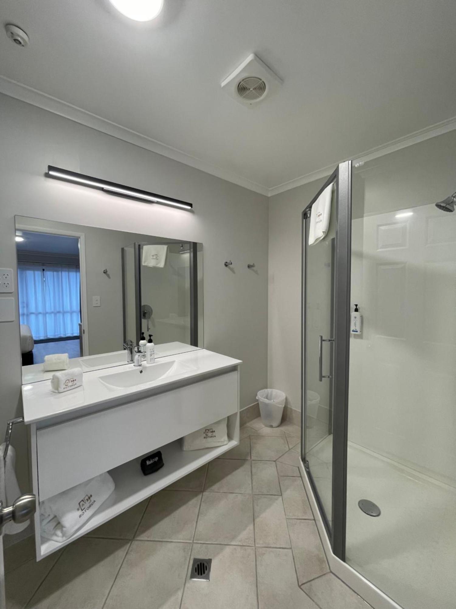 Motel 280 & 284 - Refurbished Modern 4*