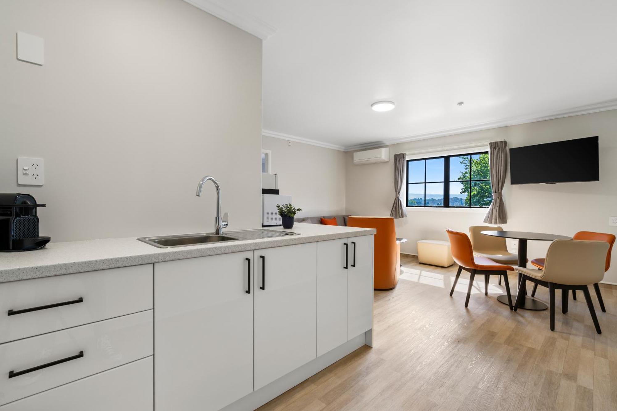Motel 280 & 284 - Refurbished Modern 4*