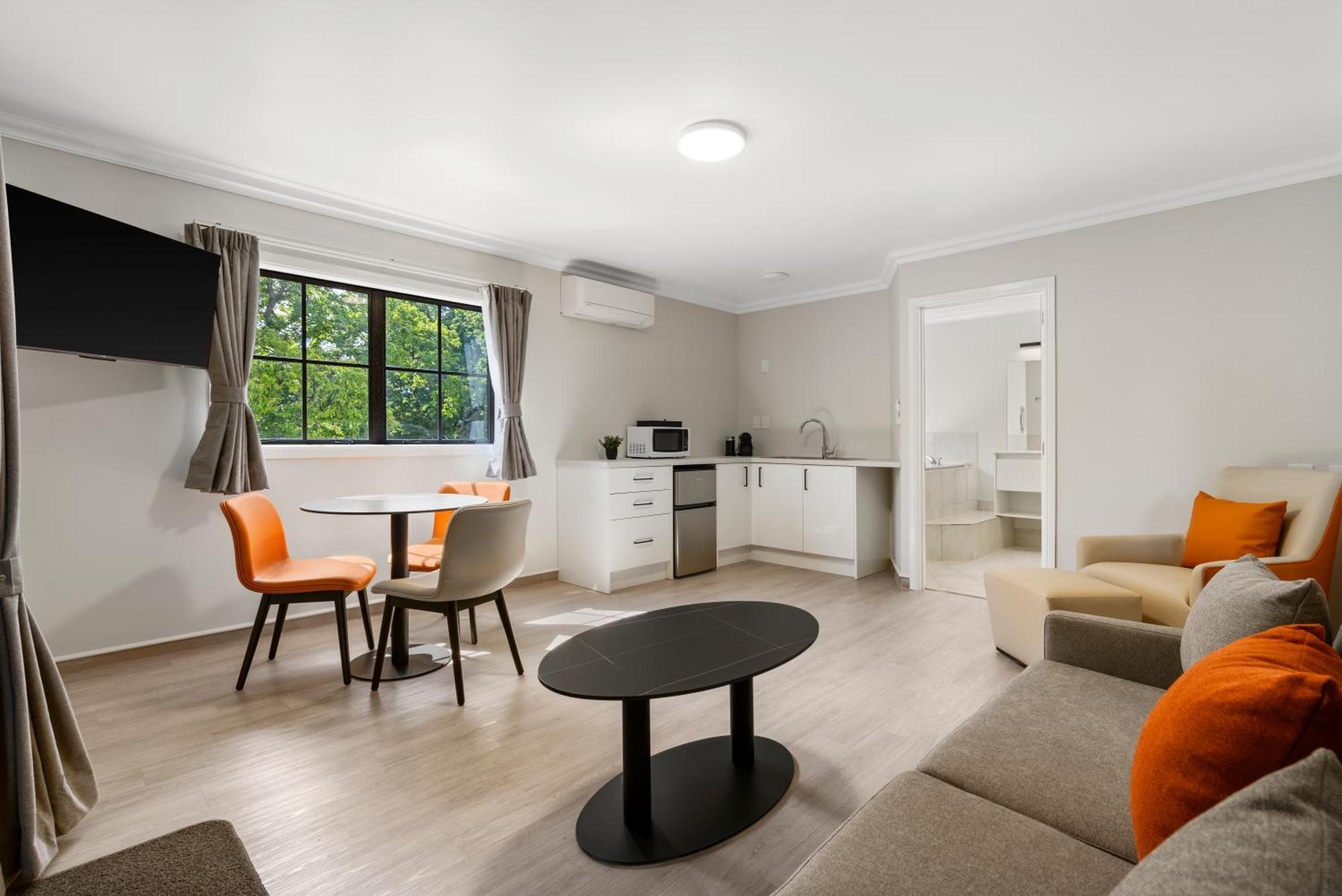 280 & 284 - Refurbished Modern 4*