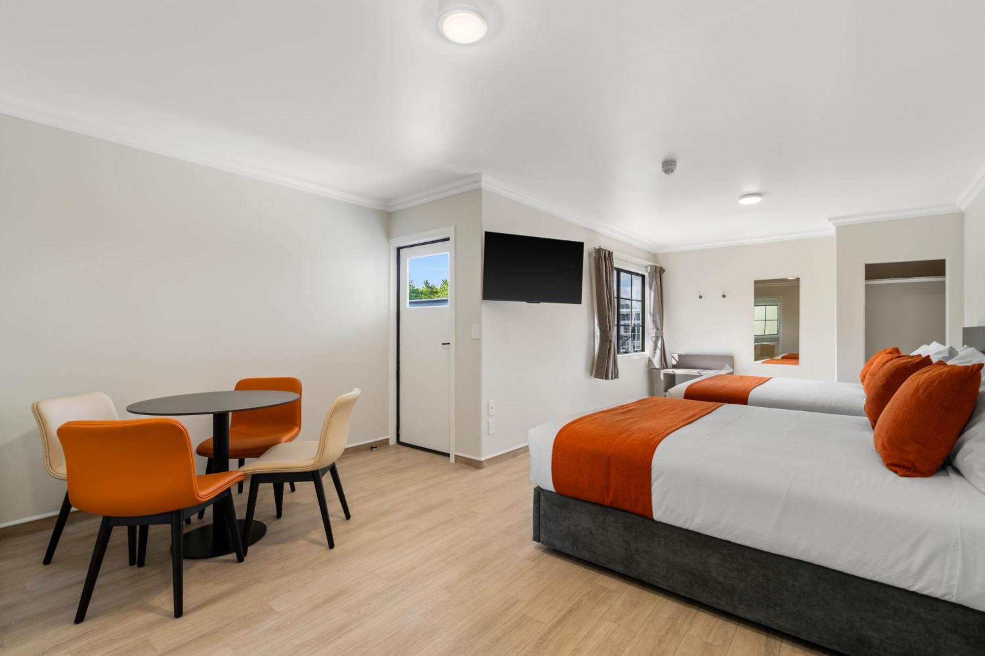 Motel 280 & 284 - Refurbished Modern 4*