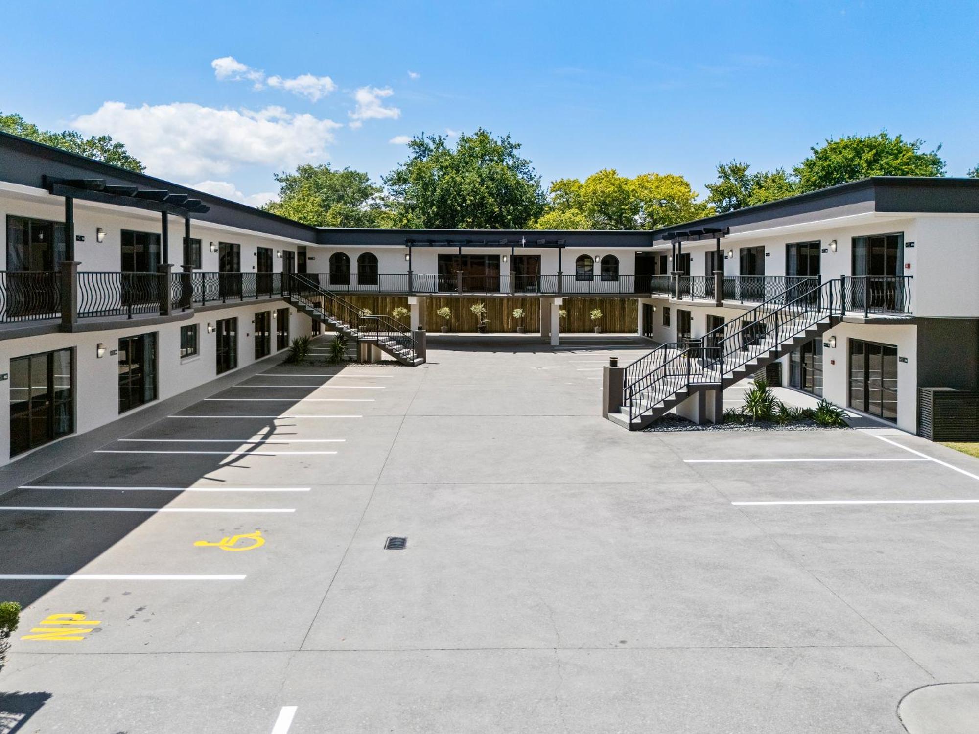 Motel 280 & 284 - Refurbished Modern 4*