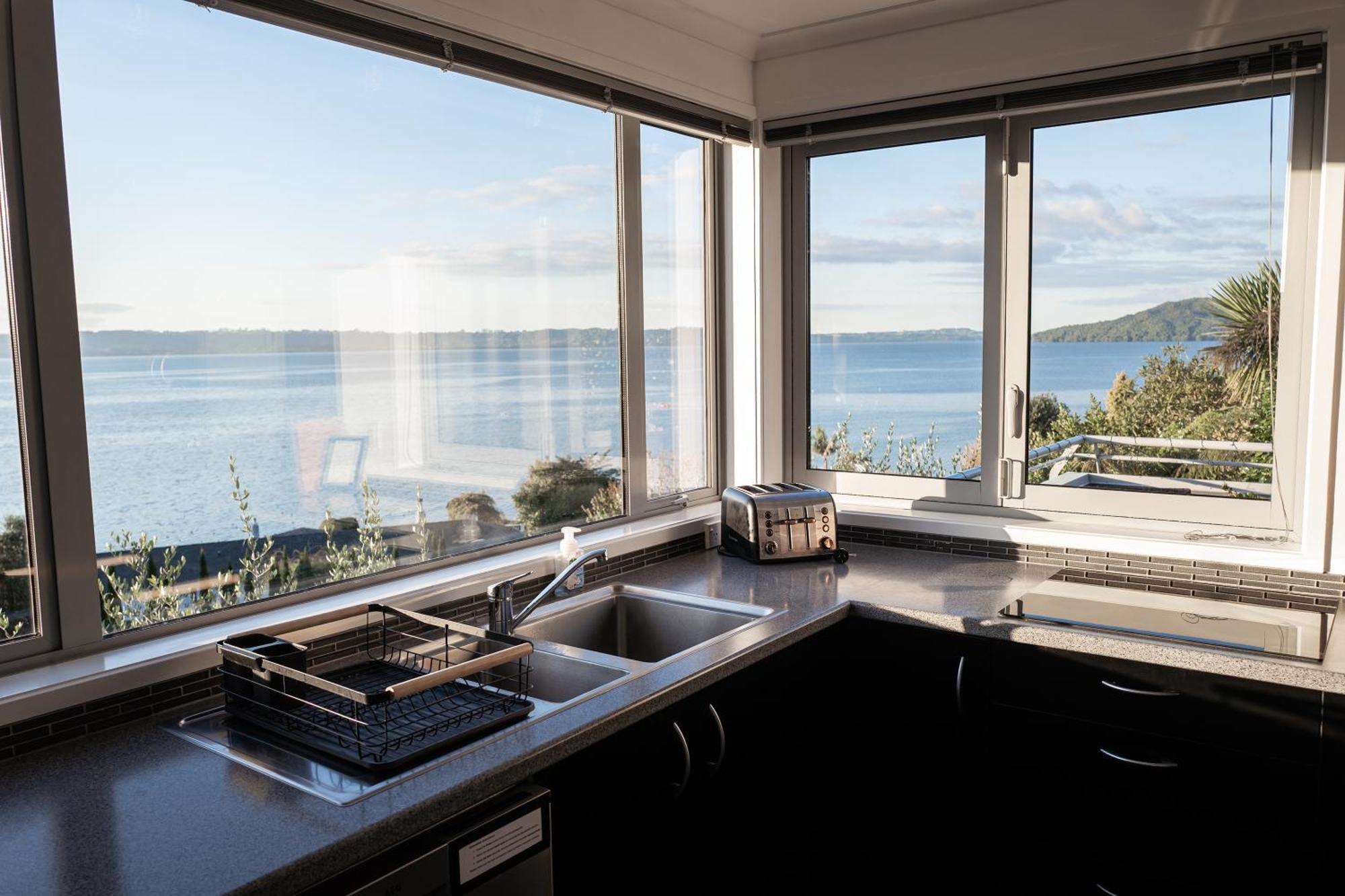 Serenity Lakeview Retreat Holiday home Rotorua