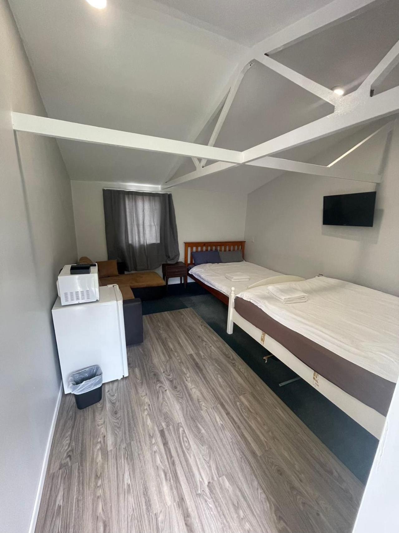 Chalet 3 Beds Including 1 Sofa Bed Serviced B *