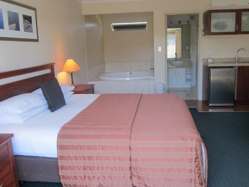 284 - Refurbished Modern Motel 4*