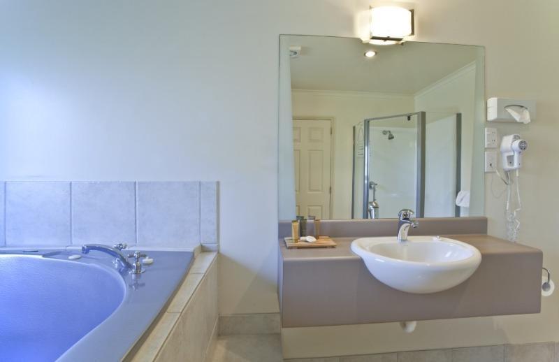 Motel 280 & 284 - Refurbished Modern 4*