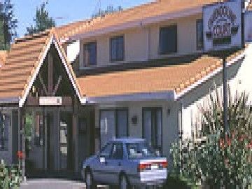 Gwendoline Court Motor 3*