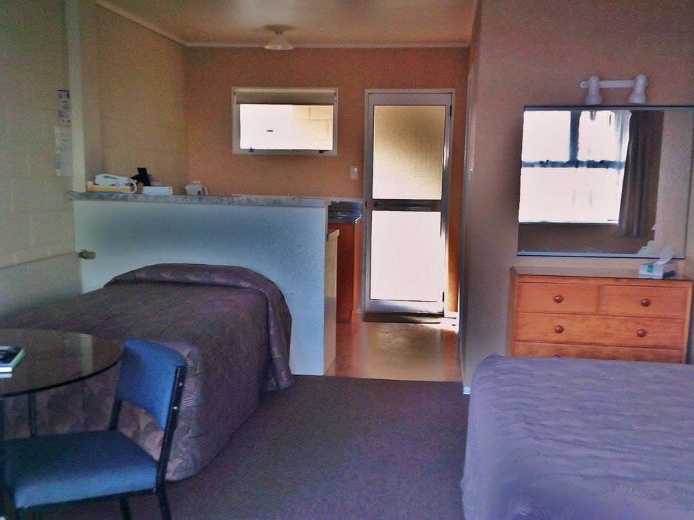 Six On Union Motel