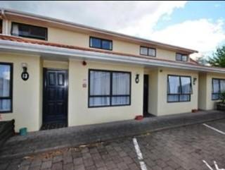 Gwendoline Court Motor 3*
