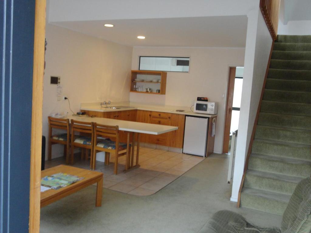 Gwendoline Court Motor 3*