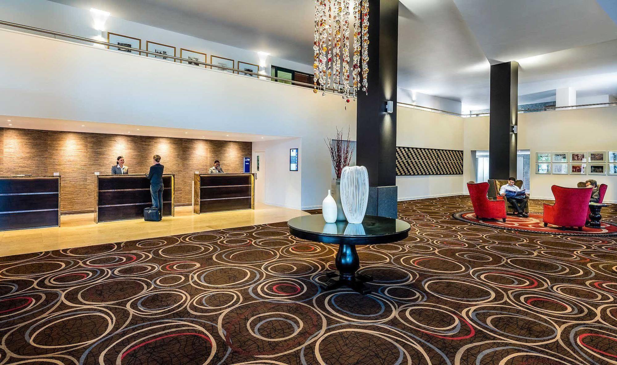 Novotel Lakeside 4*