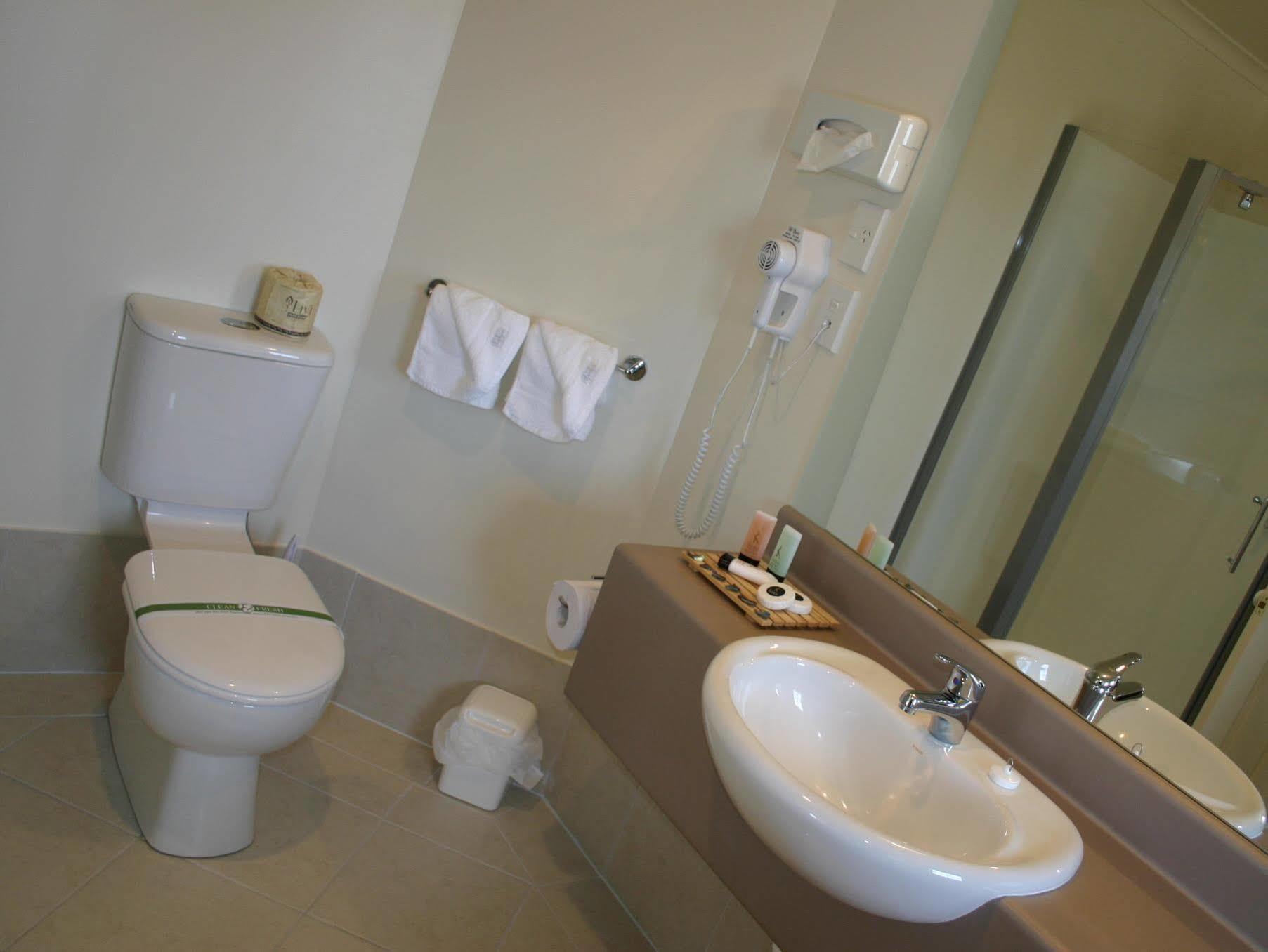 280 & 284 - Refurbished Modern 4*