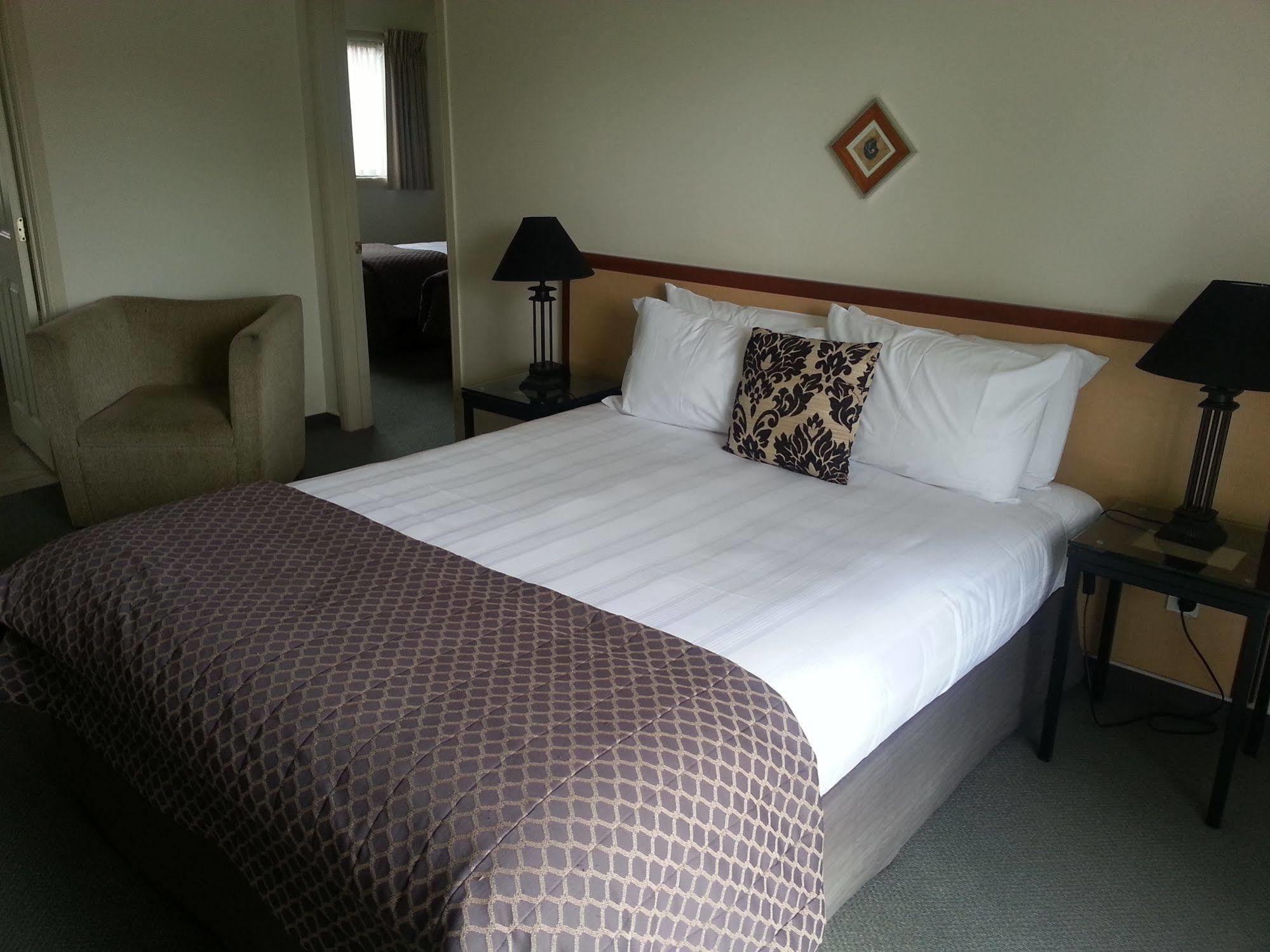 Motel 280 & 284 - Refurbished Modern