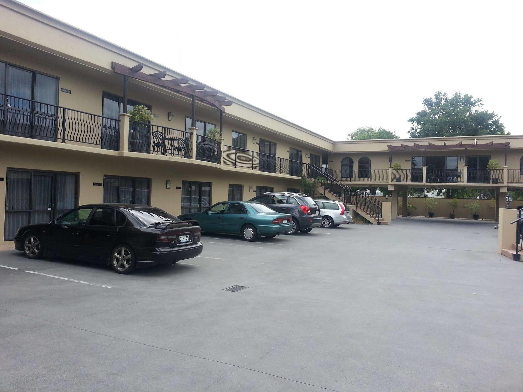 280 & 284 - Refurbished Modern 4*