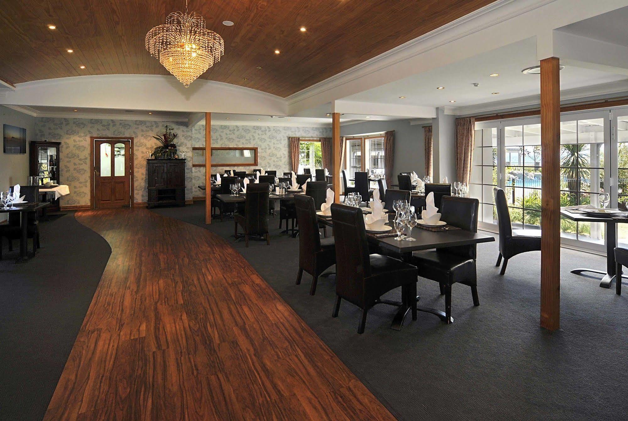 Wai Ora Lakeside Resort 4*