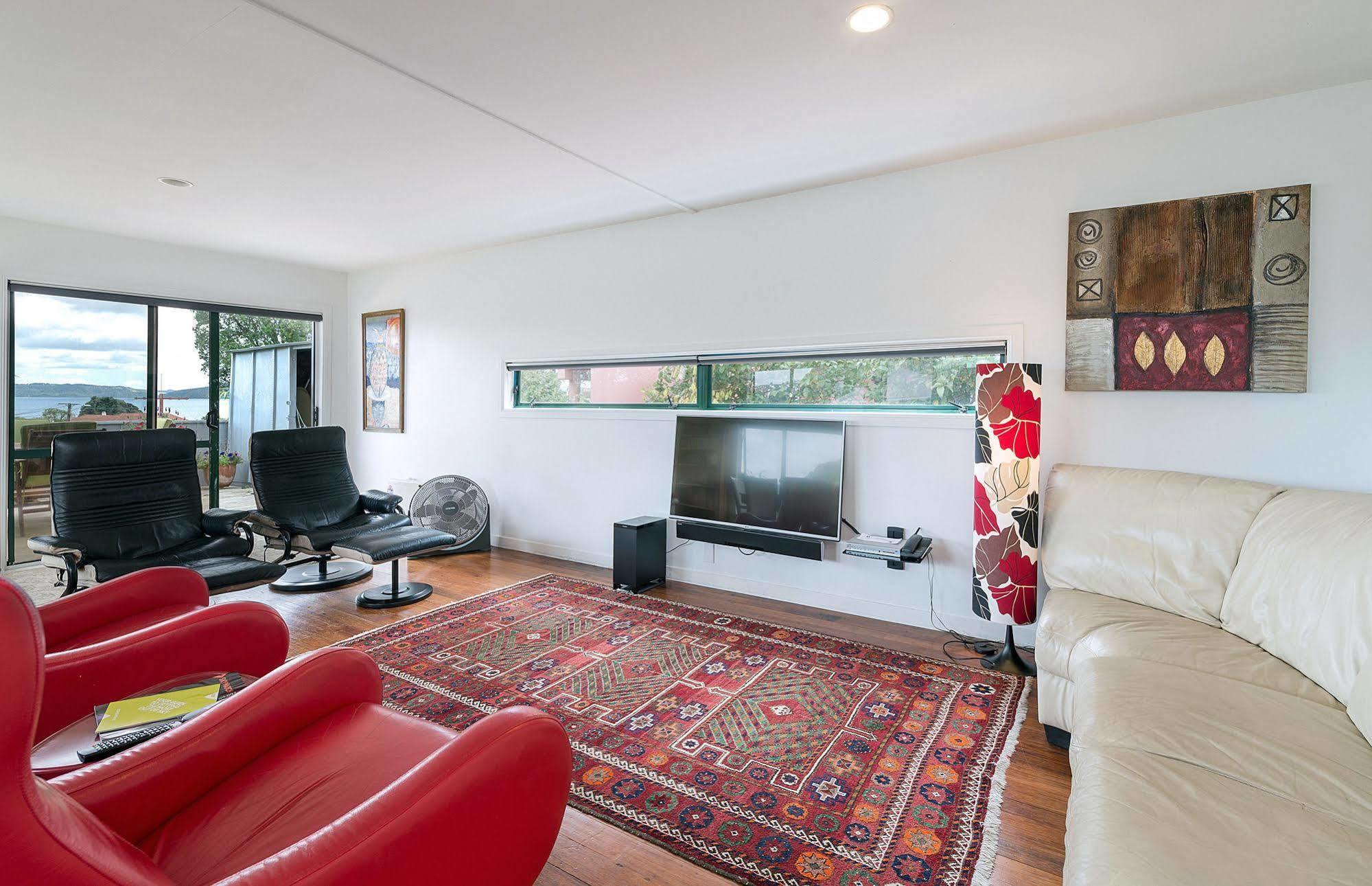 Lakeside - Penthouse And Apartment