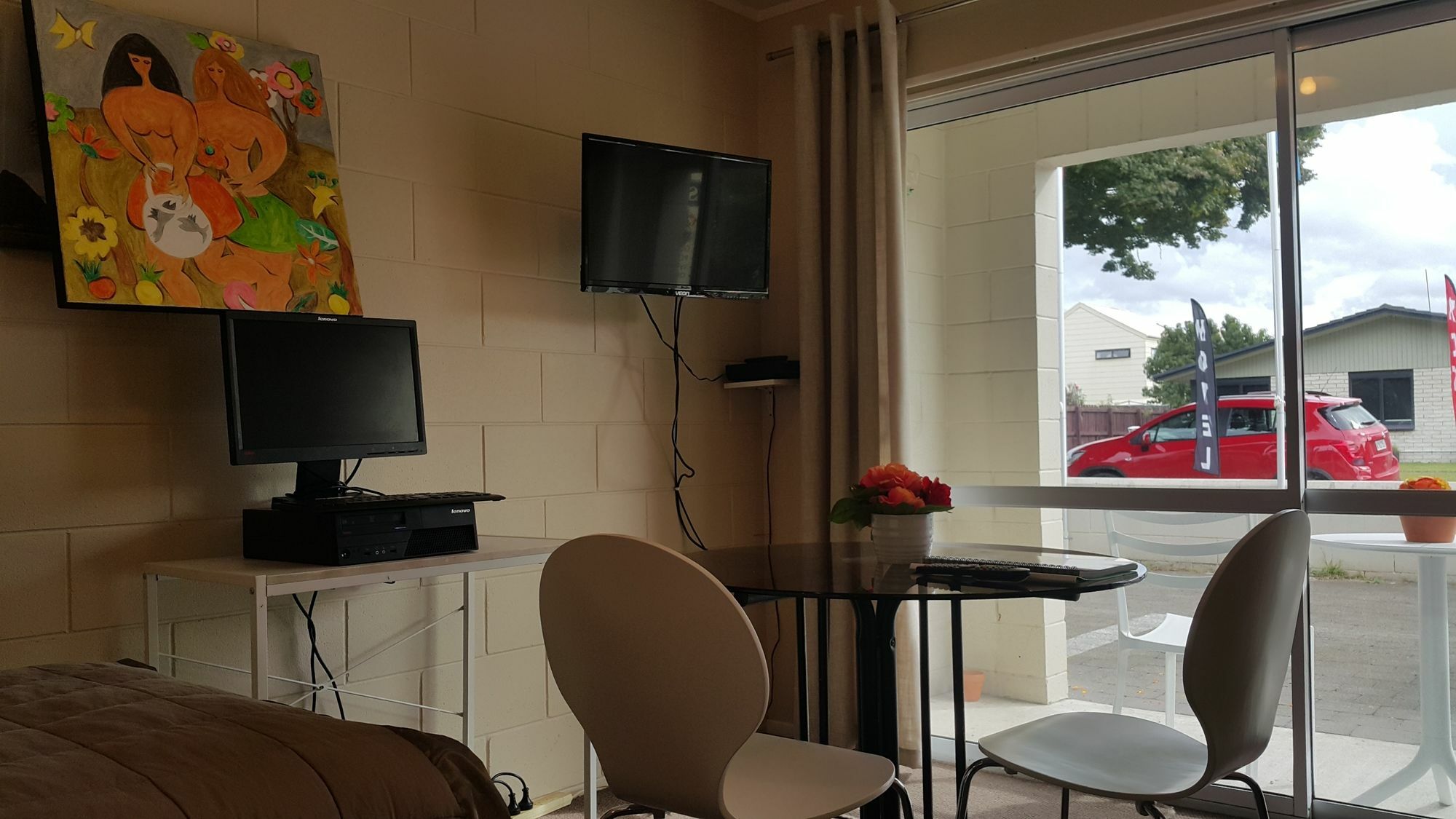 Six On Union Motel