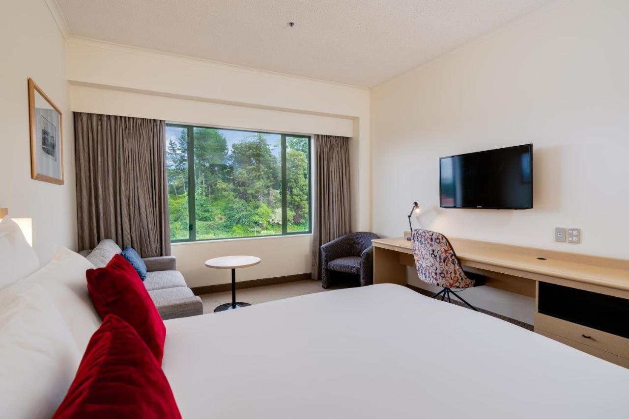 Novotel Lakeside 4*