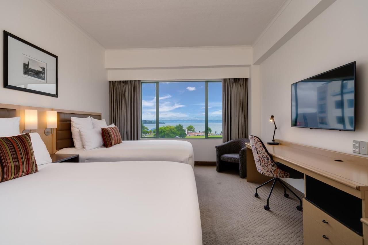 Novotel Lakeside 4*