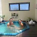 Apex On Fenton Motel