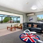 Mountain Top Kiwi Star Holiday Home