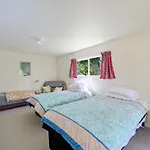Gisborne Point Retreat - Lake Rotoiti Holiday Home