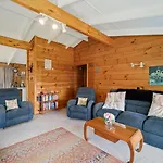 Gisborne Point Retreat - Lake Rotoiti Holiday Home