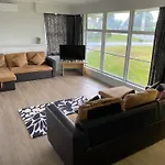 3 Bedrooms Plus Lounge And Kitchen And Bathroom And Laundry