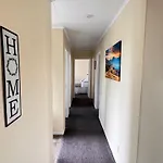 Spacious 3 Bedroom Near Skyline-5 Min Walk