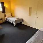 New Castle Motor Lodge