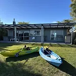 Hannah\'S Bay Lakefront
