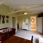 B&B Blossom Cottage